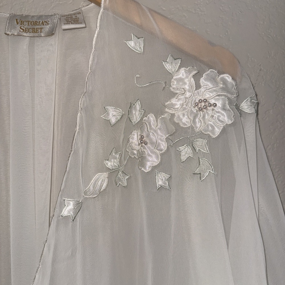 Victoria's Secret Gold Label Sheer Lace & Pearls Ivory Chiffon Robe Vintage OS - Picture 3 of 9